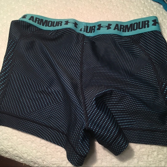 Under armour sz small workout short - Picture 2 of 3